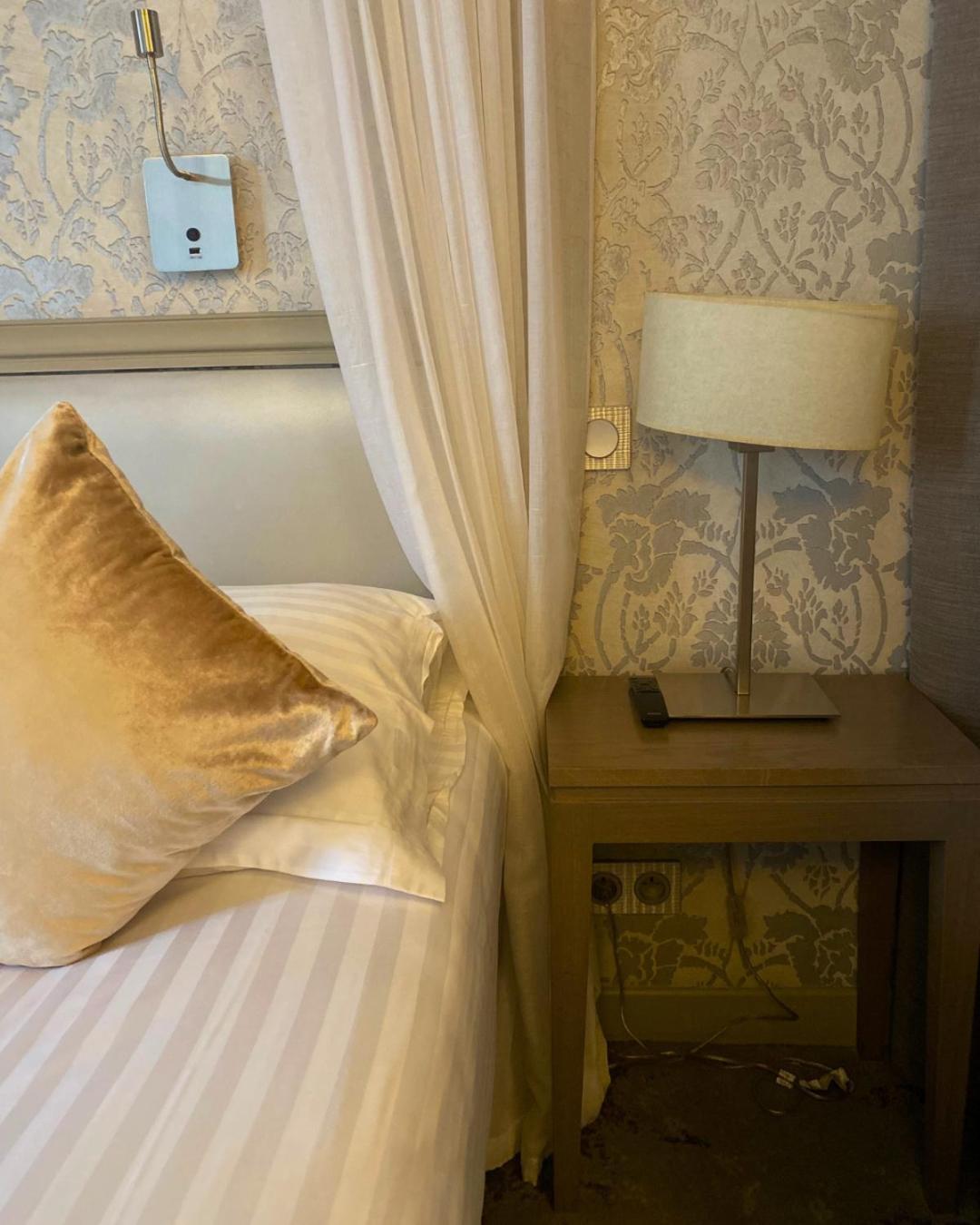 Hotel Monceau Wagram Paříž Pokoj fotografie